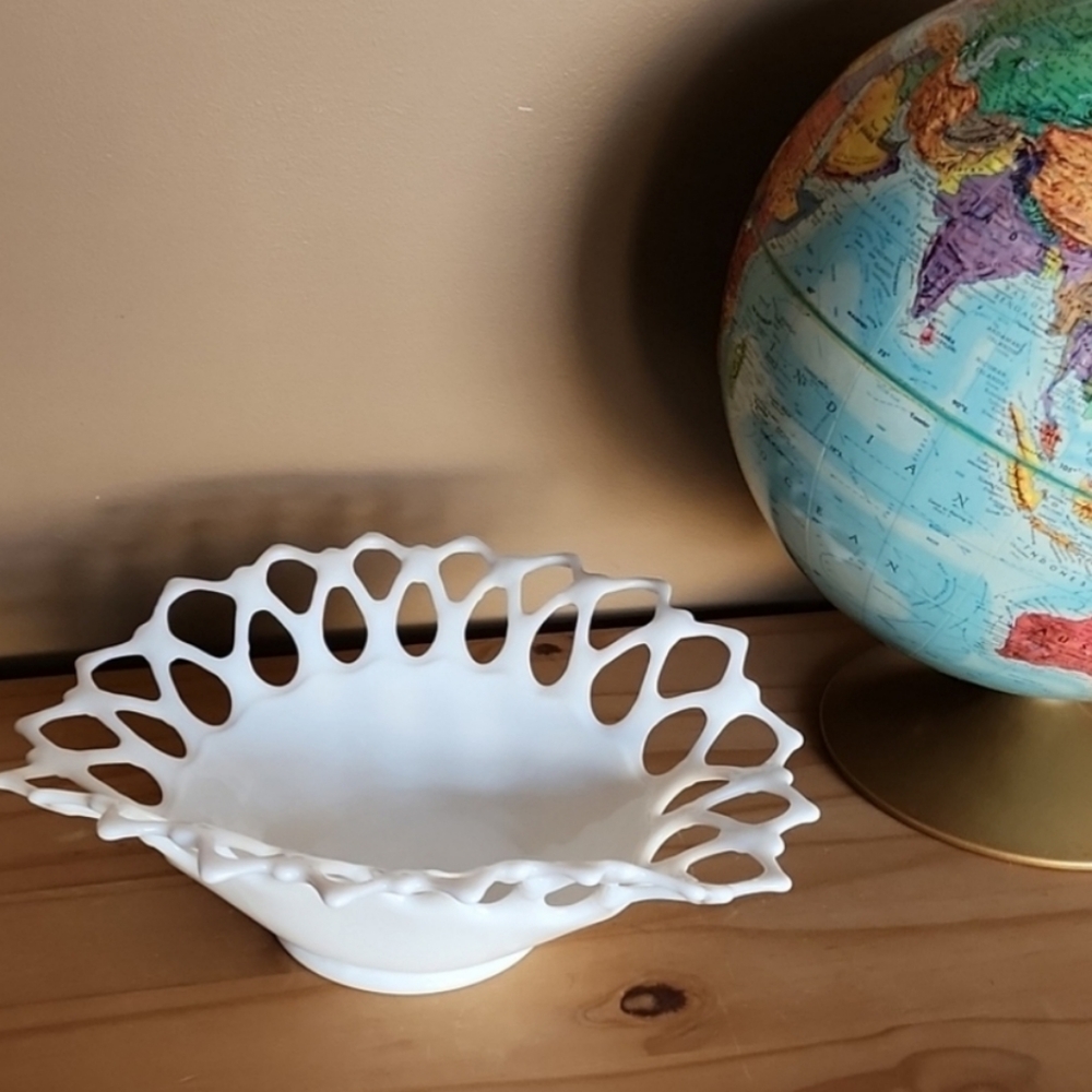 Westmoreland DORIC oval shaped milk glass bowl